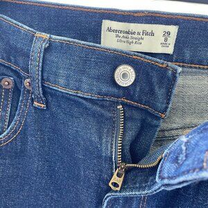 Abercrombie & Fitch Women's Curve Love Ultra High Rise Ankle Straight Jean 8/29